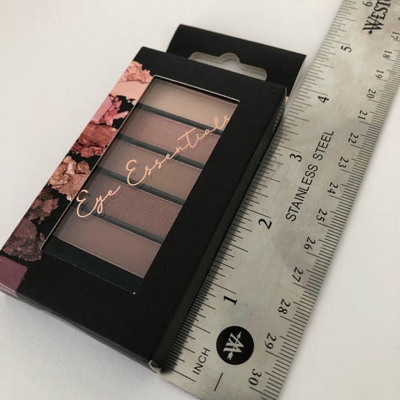 Max Studio Rosy Nudes Eyeshadow Palette - Picture 4 of 4